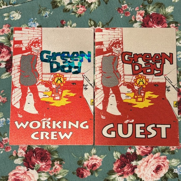 GREEN DAY! Concert patches/passes/ working crew, Guest! Lot of 2 excellent shape - Picture 5 of 5